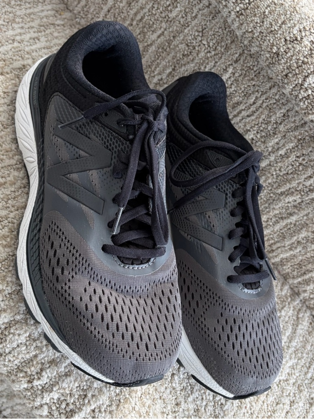 New Balance 940v4 running shoes. Women’s size 9.5/Men’s size 8.